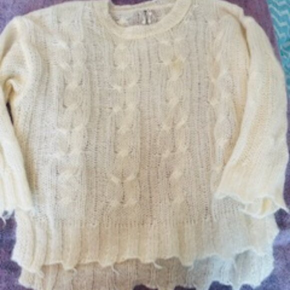 Delicate white cable knit sweater - Picture 5 of 10